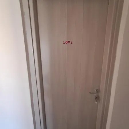 Metalla Oda ve Kahvaltı 3*